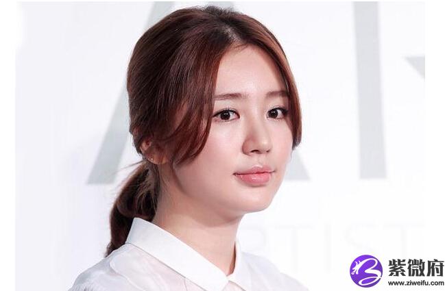 <p></img><span >旺夫的女人面相图</p><p>招财旺夫的女人面相(图)</p><p>一、面方有肉；二、眼神柔和；三、颧鼻相配。</p><p>一、下巴肉厚；二、眉清目秀；四、眼有灵光。</p><p>一、面圆鼻正；二、耳有垂珠；三、气定神闲。</p><p>一、骨起有肉；二、双目不露；三、眼神慈和。</p><p>招财旺夫的女人面相也跟屁股有关</p><p>1、屁股圆小但结实的女性意志力较强，具有较大的帮夫运。因此夫妻之间感情会比较和谐。</p><p>2、屁股大而富有弹性的人财不错、家庭会稳定，女性往往很会守财，但感情上容易招惹桃花劫。</p><p>3、屁股与身体比例恰当者，无论是否男女，通常是努力拼搏懂得付出的人，但是易遭小人捣鬼。</p><p>4、屁股太小的人，无论是否男女，做事容易事倍功半，一生中容易奔波劳苦。</p><p>5、屁股两边不对称的人比较机灵，但是往往诚信不足旺夫的女人面相，做事容易虎头蛇尾。</p><p>6、屁股有痣者(含胎记重者)，无论是否男女，往往容易出轨，而且容易给他人小鞋穿旺夫的女人面相。</p><p>7、屁股两旁有凹窝者，无论是否男女，通常床上功夫了得，但是也容易遭受情感婚姻大波折。</p><p>8、屁股变小者，往往财运也会发生变化，通常是理财不好导致漏财机会增加。</p><p>9、屁股变大者，往往桃花运也发生变化，通常外遇的几率大大增加，但是旺夫的女人面相，最终都是"无果而终"。</p><p>10、屁股受伤者往往正财流失，但是偏财确增加不少，适宜买彩票、炒股等。</p><p>招财旺夫的女人面相能丰颔重乐于垂问丈夫和亲人，与公婆相处亲善，能为别人着想，主其人道温和心胸壮阔。面相圆，家嫁朝忠荣华贤。</p><p>六种旺夫又好命的女人面相（组图）</p><p>1.在眉毛部分，眉秀是指眉毛的纹路清晰亮泽，没有眉毛过粗过黑或眉型不齐的样子。具有眉秀的女生往往在财运方面会有较大的起色。在健康方面也比较幸运。</p><p>2.有着大大的耳垂，耳垂厚大的人属大富大贵相，金钱运、朋友运都不错，耳垂大又柔软的女人，对人十分宽厚，尤其对自己的老公、孩子，都会有一份温馨、体谅的心意，有福荫、有人缘，这样的女人有福气极了!</p><p>3.有清晰、深长的人中，这种女人生殖能力强、能生出优良遗传孩子的上上之相!生出来的孩子也容易心存孝道、聪明多福，未来成就且高。人中形美，也是长寿的表征，相学人中也有寿堂之喻，聪明加上高寿，夫荣子孝，这种面相女人真是好命。</p><p>4.樱桃小嘴一向都是招人喜爱，这种嘴型的人在加上嘴细红唇而且唇形够正的人，这种人在生活里运势和运气一般都比较不错且很有人缘，在家里对老公和孩子也是旺夫益子。</p><p>5.女性的鼻子则为夫星，长得一个好鼻相，不但得宠，更可分享伴侣的财富。鼻子轻轻隆起，偏圆，两侧(即鼻翼)有肉的女性，易得老公疼爱，在生活里也会财运连连，凭着自信与干练，事业上都会有所收获。荫夫帮夫，感情里夫妻恩爱、二人同心、有福同享。</p>                    									</div>
				 
				<script src=